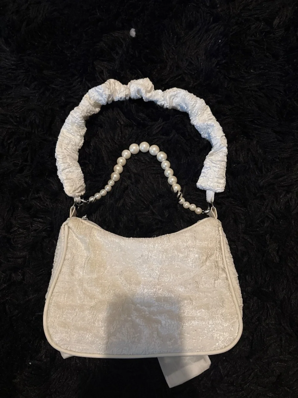 Cute white scrunch shoulder purse with bow and pearl chain